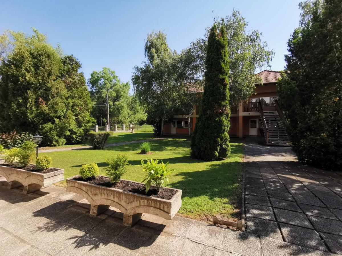 Laguna Panzio Gárdony エクステリア 写真